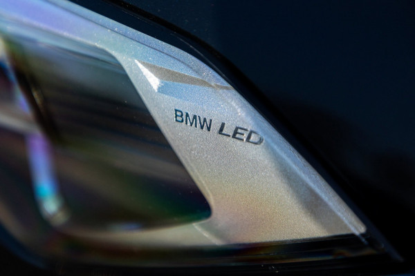 BMW X1 SDrive20i Nedcar Edition Panoramadak I Leder I Sportstoelen I Head Up I Camera I Led I Trekhaak I BTW