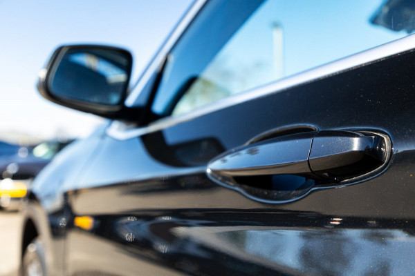 BMW X1 SDrive20i Nedcar Edition Panoramadak I Leder I Sportstoelen I Head Up I Camera I Led I Trekhaak I BTW