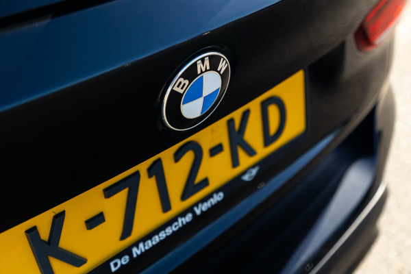 BMW X1 SDrive20i Nedcar Edition Panoramadak I Leder I Sportstoelen I Head Up I Camera I Led I Trekhaak I BTW