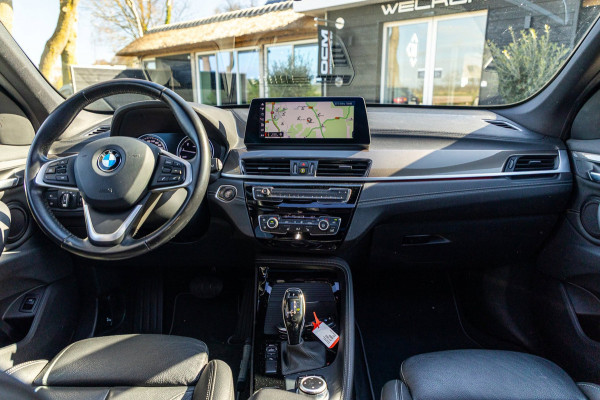 BMW X1 SDrive20i Nedcar Edition Panoramadak I Leder I Sportstoelen I Head Up I Camera I Led I Trekhaak I BTW