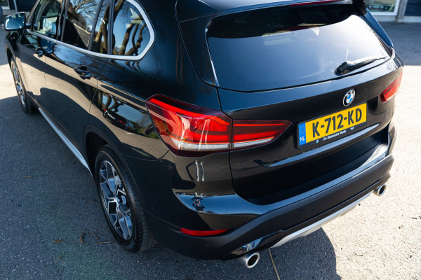 BMW X1 SDrive20i Nedcar Edition Panoramadak I Leder I Sportstoelen I Head Up I Camera I Led I Trekhaak I BTW