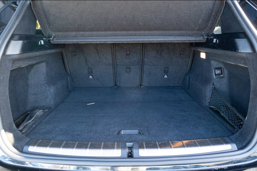 BMW X1 SDrive20i Nedcar Edition Panoramadak I Leder I Sportstoelen I Head Up I Camera I Led I Trekhaak I BTW