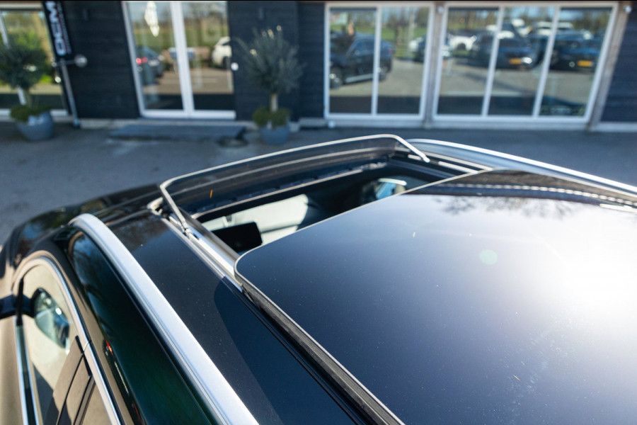 BMW X1 SDrive20i Nedcar Edition Panoramadak I Leder I Sportstoelen I Head Up I Camera I Led I Trekhaak I BTW