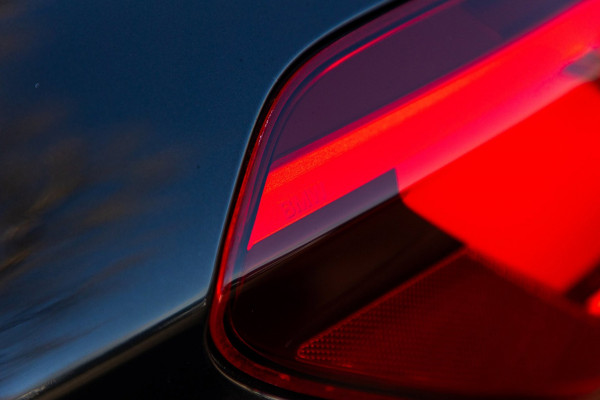 BMW X1 SDrive20i Nedcar Edition Panoramadak I Leder I Sportstoelen I Head Up I Camera I Led I Trekhaak I BTW