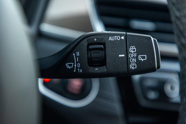 BMW X1 SDrive20i Nedcar Edition Panoramadak I Leder I Sportstoelen I Head Up I Camera I Led I Trekhaak I BTW