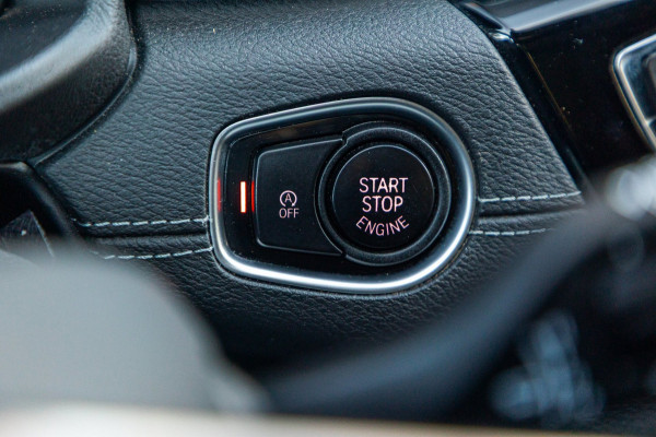 BMW X1 SDrive20i Nedcar Edition Panoramadak I Leder I Sportstoelen I Head Up I Camera I Led I Trekhaak I BTW