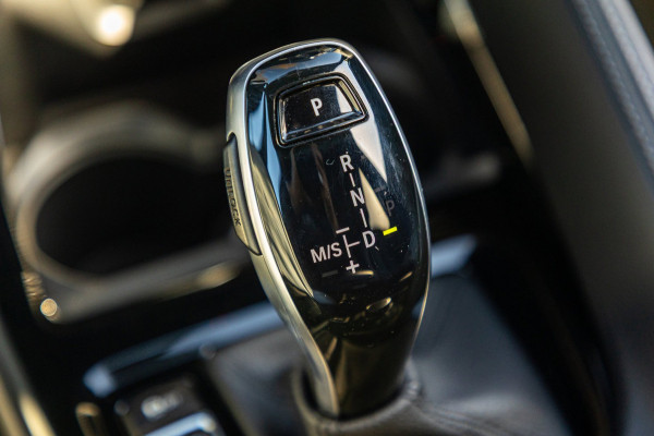 BMW X1 SDrive20i Nedcar Edition Panoramadak I Leder I Sportstoelen I Head Up I Camera I Led I Trekhaak I BTW