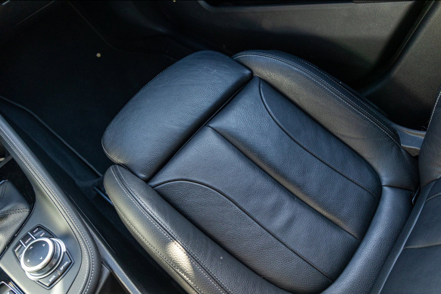 BMW X1 SDrive20i Nedcar Edition Panoramadak I Leder I Sportstoelen I Head Up I Camera I Led I Trekhaak I BTW