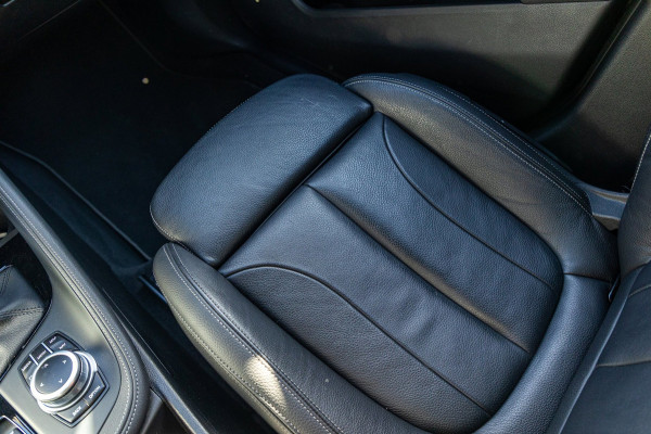 BMW X1 SDrive20i Nedcar Edition Panoramadak I Leder I Sportstoelen I Head Up I Camera I Led I Trekhaak I BTW