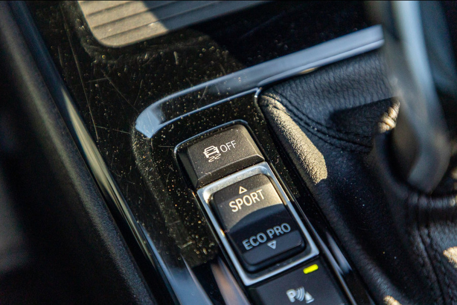 BMW X1 SDrive20i Nedcar Edition Panoramadak I Leder I Sportstoelen I Head Up I Camera I Led I Trekhaak I BTW