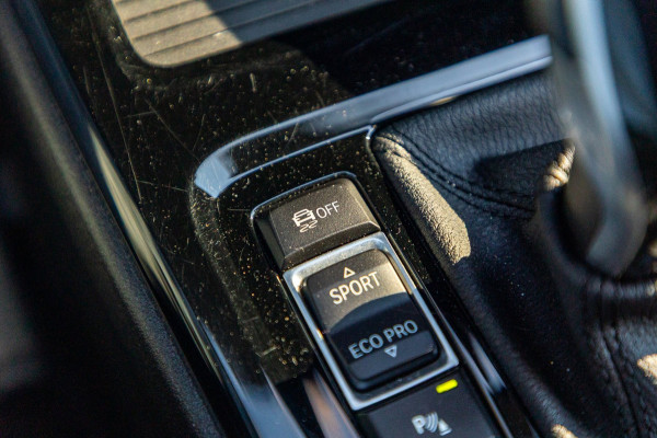 BMW X1 SDrive20i Nedcar Edition Panoramadak I Leder I Sportstoelen I Head Up I Camera I Led I Trekhaak I BTW