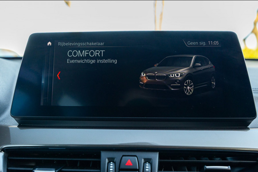 BMW X1 SDrive20i Nedcar Edition Panoramadak I Leder I Sportstoelen I Head Up I Camera I Led I Trekhaak I BTW