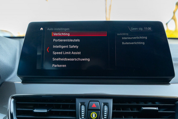 BMW X1 SDrive20i Nedcar Edition Panoramadak I Leder I Sportstoelen I Head Up I Camera I Led I Trekhaak I BTW