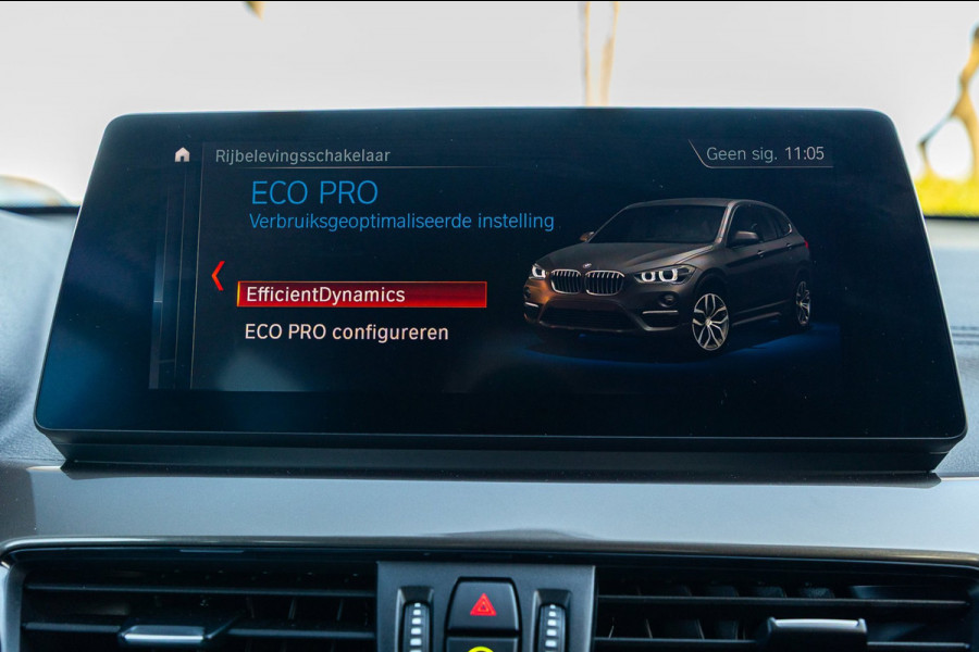 BMW X1 SDrive20i Nedcar Edition Panoramadak I Leder I Sportstoelen I Head Up I Camera I Led I Trekhaak I BTW