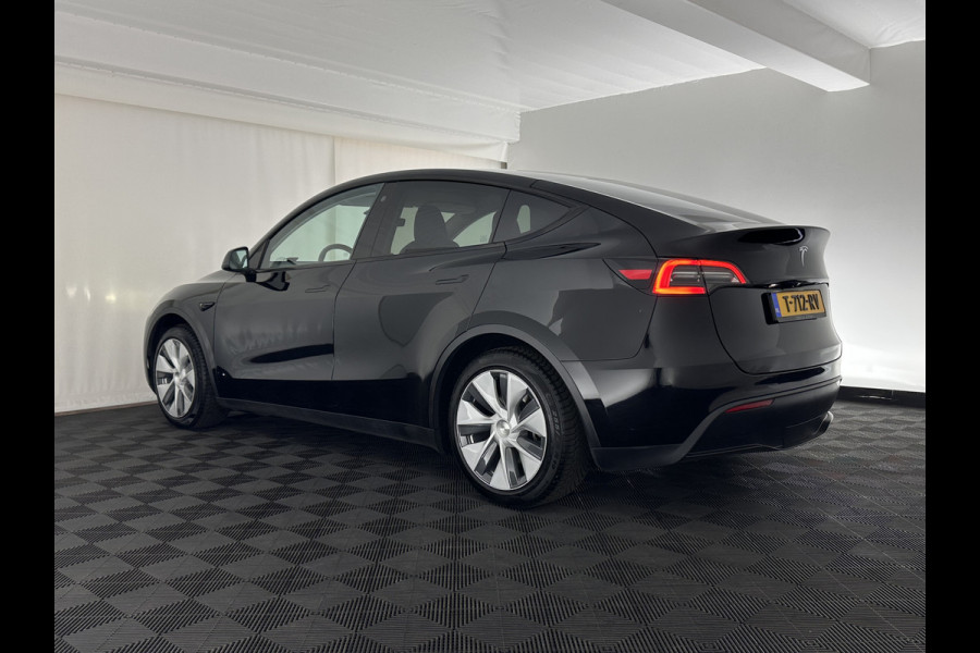 Tesla Model Y RWD 58 kWh [ 3-Fase ] {SOH-91%} (INCL-BTW) Aut. *PANO | LEATHER | TOWBAR | AUTO-PILOT | NAVI-FULLMAP | MATRIX-LED | KEYLESS | CAMERA | DAB+ | HEATED-COMFORTSEATS | PRIVACYGLASS | TOPVIEW | 19''ALU*