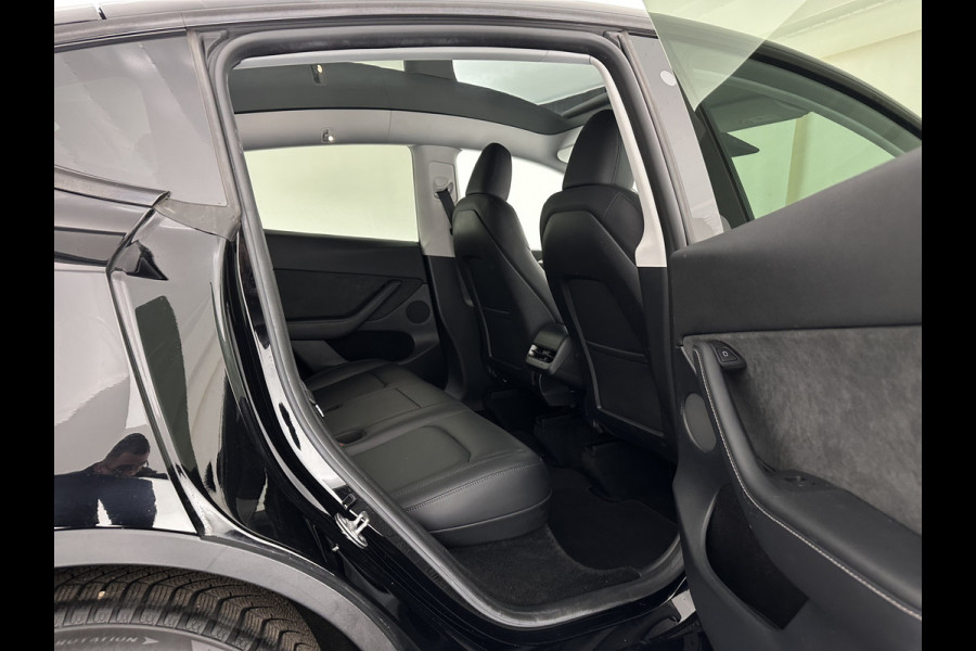 Tesla Model Y RWD 58 kWh [ 3-Fase ] {SOH-91%} (INCL-BTW) Aut. *PANO | LEATHER | TOWBAR | AUTO-PILOT | NAVI-FULLMAP | MATRIX-LED | KEYLESS | CAMERA | DAB+ | HEATED-COMFORTSEATS | PRIVACYGLASS | TOPVIEW | 19''ALU*