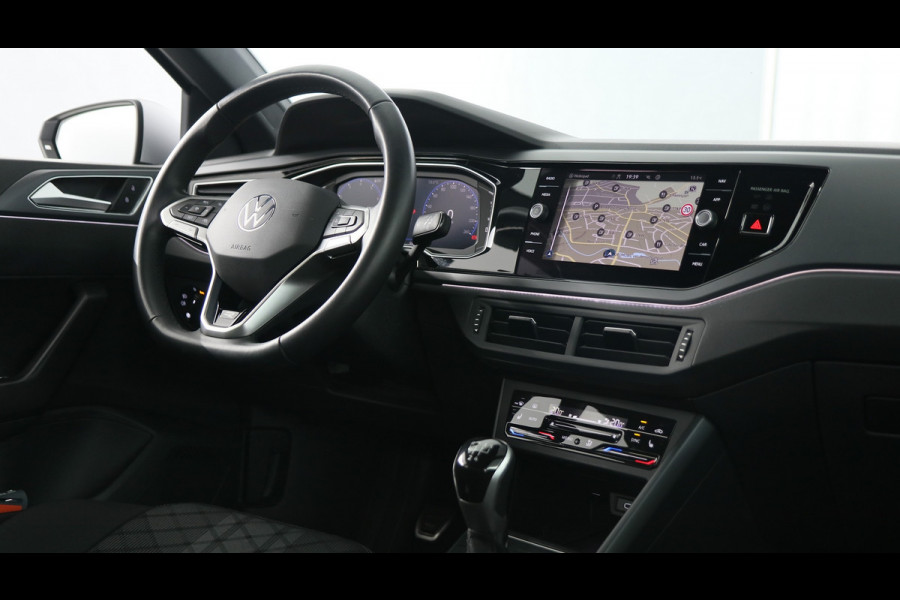 Volkswagen Polo 1.0 TSI 95pk R-Line / Navigatie / Stoelverwarming / Camera