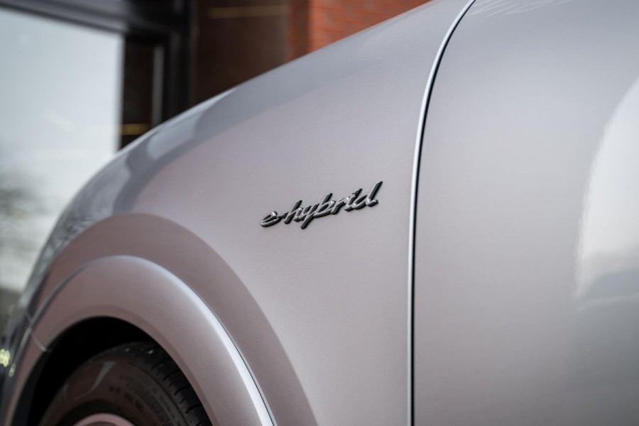 Porsche Cayenne 3.0 E-Hybrid SportDesign 4-Wielsturing InnoDrive