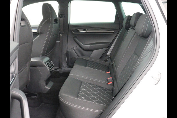 Škoda Karoq 1.5 TSI Sportline | Panoramadak | Stoelverwarming | Adaptive cruise | Camera | Sportstoelen | Virtual Cockpit | Navigatie | Sfeerverlichting | Full LED | 18'' | Keyless | Climate control