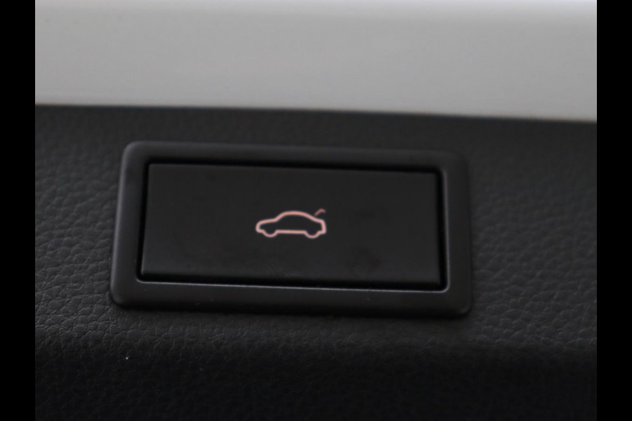 Škoda Karoq 1.5 TSI Sportline | Panoramadak | Stoelverwarming | Adaptive cruise | Camera | Sportstoelen | Virtual Cockpit | Navigatie | Sfeerverlichting | Full LED | 18'' | Keyless | Climate control