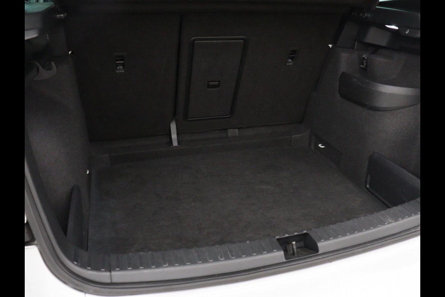 Škoda Karoq 1.5 TSI Sportline | Panoramadak | Stoelverwarming | Adaptive cruise | Camera | Sportstoelen | Virtual Cockpit | Navigatie | Sfeerverlichting | Full LED | 18'' | Keyless | Climate control