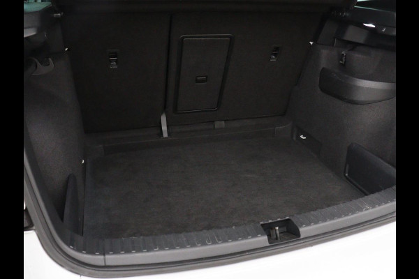 Škoda Karoq 1.5 TSI Sportline | Panoramadak | Stoelverwarming | Adaptive cruise | Camera | Sportstoelen | Virtual Cockpit | Navigatie | Sfeerverlichting | Full LED | 18'' | Keyless | Climate control