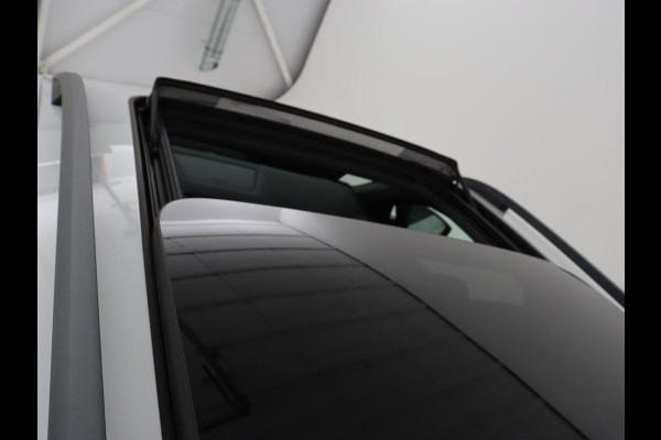 Škoda Karoq 1.5 TSI Sportline | Panoramadak | Stoelverwarming | Adaptive cruise | Camera | Sportstoelen | Virtual Cockpit | Navigatie | Sfeerverlichting | Full LED | 18'' | Keyless | Climate control