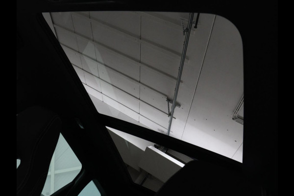 Škoda Karoq 1.5 TSI Sportline | Panoramadak | Stoelverwarming | Adaptive cruise | Camera | Sportstoelen | Virtual Cockpit | Navigatie | Sfeerverlichting | Full LED | 18'' | Keyless | Climate control