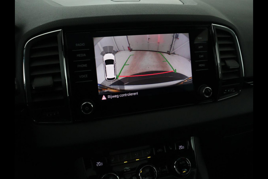 Škoda Karoq 1.5 TSI Sportline | Panoramadak | Stoelverwarming | Adaptive cruise | Camera | Sportstoelen | Virtual Cockpit | Navigatie | Sfeerverlichting | Full LED | 18'' | Keyless | Climate control