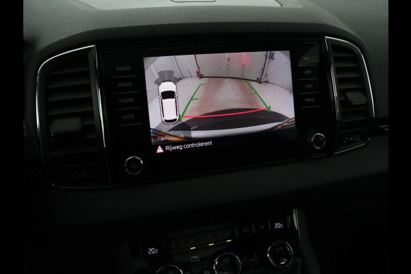 Škoda Karoq 1.5 TSI Sportline | Panoramadak | Stoelverwarming | Adaptive cruise | Camera | Sportstoelen | Virtual Cockpit | Navigatie | Sfeerverlichting | Full LED | 18'' | Keyless | Climate control