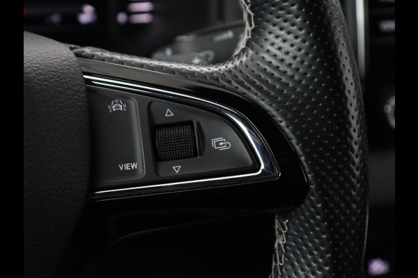 Škoda Karoq 1.5 TSI Sportline | Panoramadak | Stoelverwarming | Adaptive cruise | Camera | Sportstoelen | Virtual Cockpit | Navigatie | Sfeerverlichting | Full LED | 18'' | Keyless | Climate control