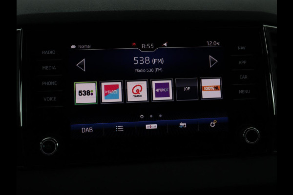 Škoda Karoq 1.5 TSI Sportline | Panoramadak | Stoelverwarming | Adaptive cruise | Camera | Sportstoelen | Virtual Cockpit | Navigatie | Sfeerverlichting | Full LED | 18'' | Keyless | Climate control