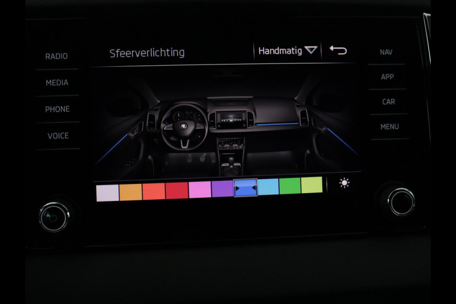 Škoda Karoq 1.5 TSI Sportline | Panoramadak | Stoelverwarming | Adaptive cruise | Camera | Sportstoelen | Virtual Cockpit | Navigatie | Sfeerverlichting | Full LED | 18'' | Keyless | Climate control