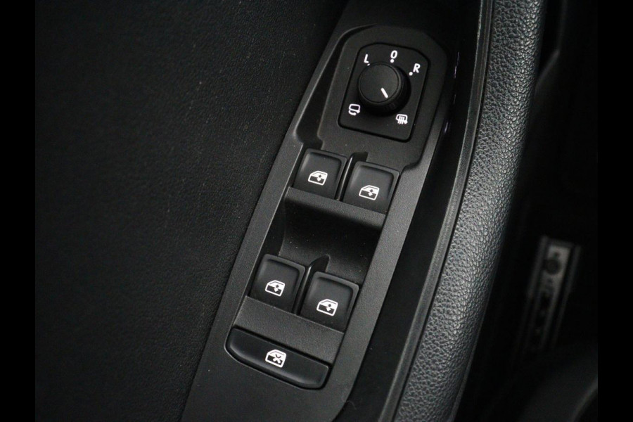 Škoda Karoq 1.5 TSI Sportline | Panoramadak | Stoelverwarming | Adaptive cruise | Camera | Sportstoelen | Virtual Cockpit | Navigatie | Sfeerverlichting | Full LED | 18'' | Keyless | Climate control