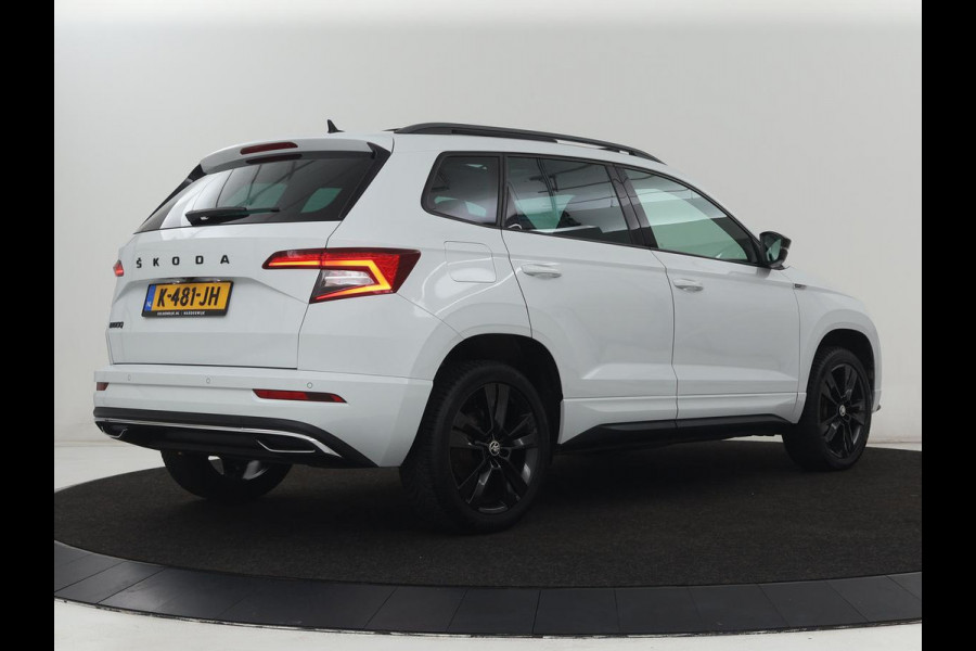 Škoda Karoq 1.5 TSI Sportline | Panoramadak | Stoelverwarming | Adaptive cruise | Camera | Sportstoelen | Virtual Cockpit | Navigatie | Sfeerverlichting | Full LED | 18'' | Keyless | Climate control