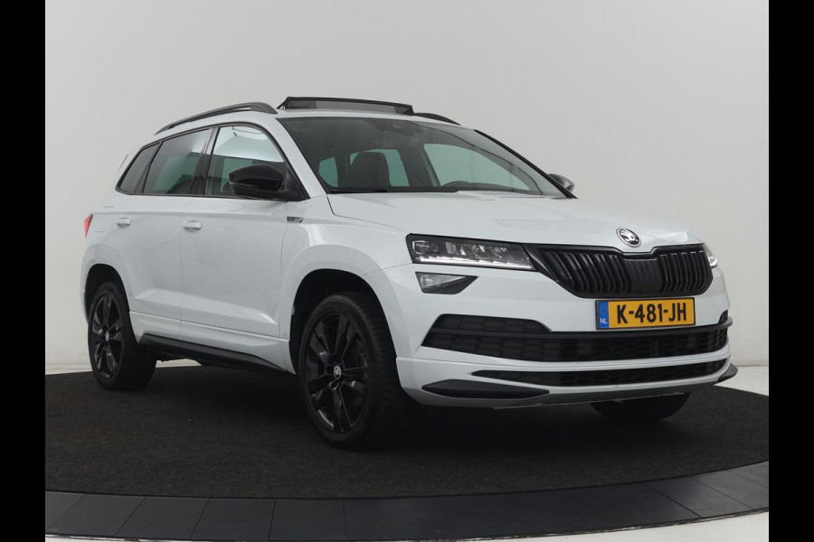 Škoda Karoq 1.5 TSI Sportline | Panoramadak | Stoelverwarming | Adaptive cruise | Camera | Sportstoelen | Virtual Cockpit | Navigatie | Sfeerverlichting | Full LED | 18'' | Keyless | Climate control