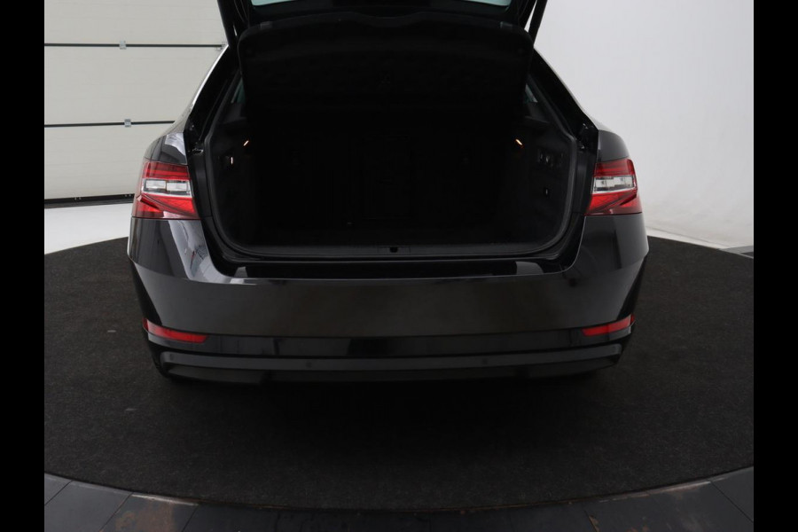 Škoda Superb 1.5 TSI Style Business | Panoramadak | Leder | Adaptive cruise | Stoelverwarming | Camera | Bi-Xenon | Navigatie | Dodehoek detectie | Getint glas