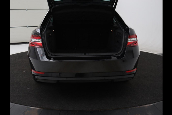 Škoda Superb 1.5 TSI Style Business | Panoramadak | Leder | Adaptive cruise | Stoelverwarming | Camera | Bi-Xenon | Navigatie | Dodehoek detectie | Getint glas