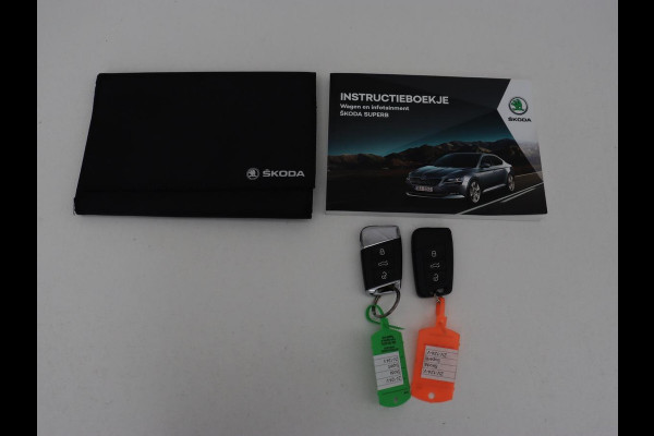Škoda Superb 1.5 TSI Style Business | Panoramadak | Leder | Adaptive cruise | Stoelverwarming | Camera | Bi-Xenon | Navigatie | Dodehoek detectie | Getint glas