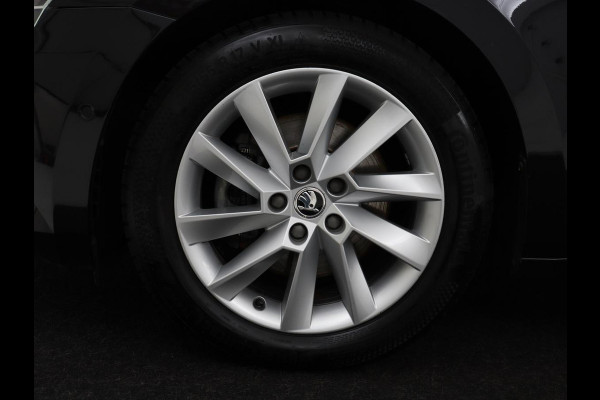 Škoda Superb 1.5 TSI Style Business | Panoramadak | Leder | Adaptive cruise | Stoelverwarming | Camera | Bi-Xenon | Navigatie | Dodehoek detectie | Getint glas