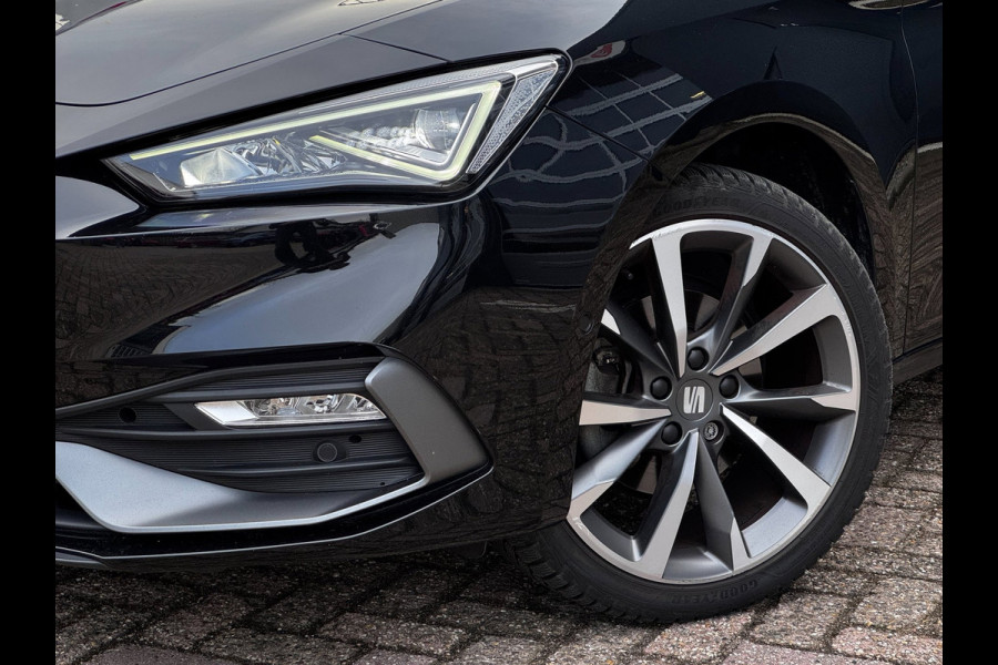 Seat Leon Sportstourer 1.5 eTSI FR Business Intense 150 PK | Schuif-Kantel Dak | NL-Auto | Camera | Beats Audio | Virtual Cockpit