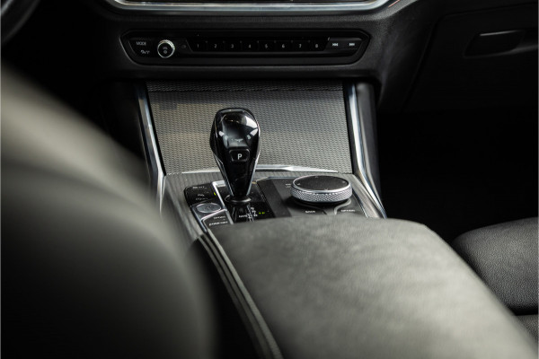 BMW 3-serie 330i High Executive Edition - M Sport | Origineel NL | Volleder | HUD | Camera