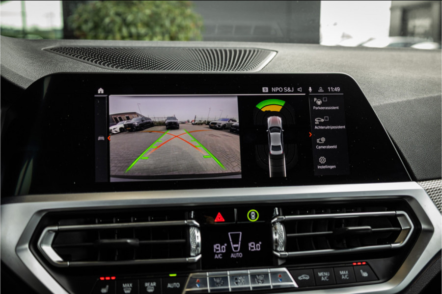 BMW 3-serie 330i High Executive Edition - M Sport | Origineel NL | Volleder | HUD | Camera