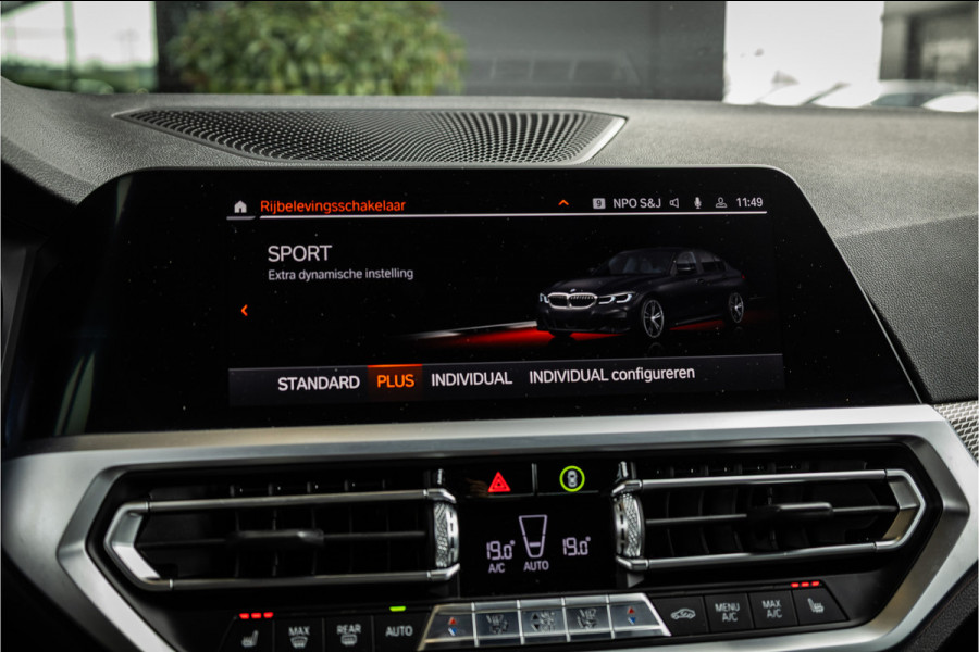 BMW 3-serie 330i High Executive Edition - M Sport | Origineel NL | Volleder | HUD | Camera