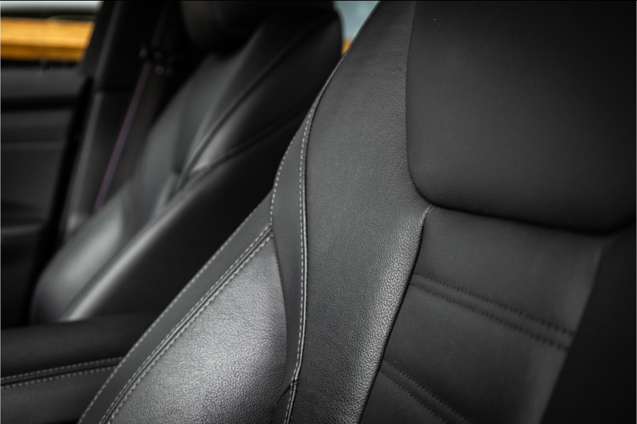 BMW 3-serie 330i High Executive Edition - M Sport | Origineel NL | Volleder | HUD | Camera