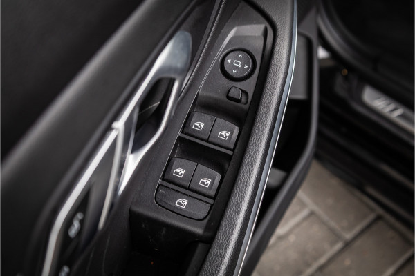 BMW 3-serie 330i High Executive Edition - M Sport | Origineel NL | Volleder | HUD | Camera