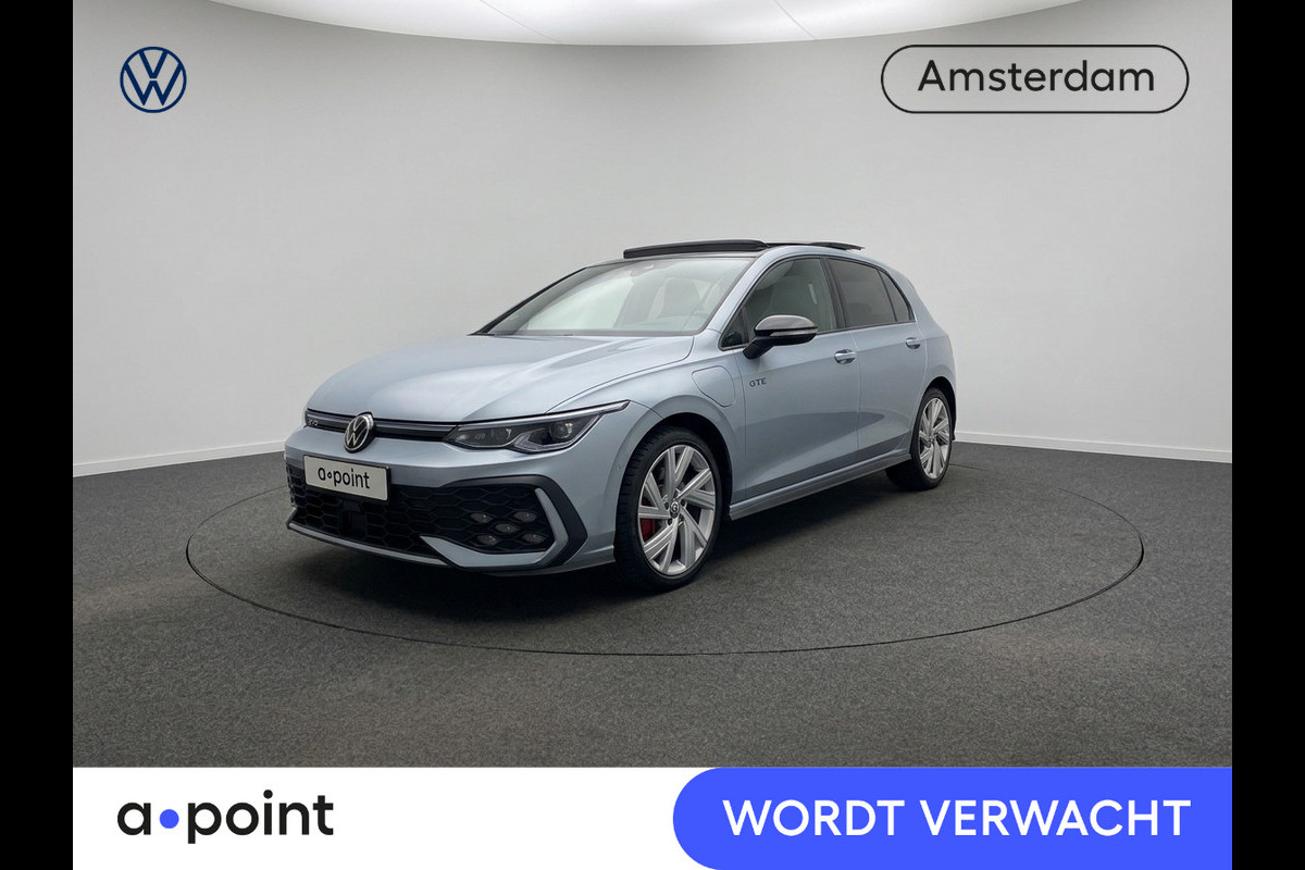 Volkswagen Golf 1.5 eHybrid GTE 272 pk Automaat (DSG) | Verlengde garantie | Navigatie | Panoramadak | Trekhaak (wegklapbaar) | Parkeersensoren (Park assist) | Achteruitrijcamera | Stoelverwarming |