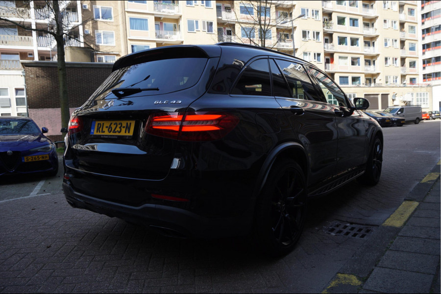 Mercedes-Benz GLC AMG 43 4MATIC Aut9 | NL AUTO | Burmester | Black on Black | Trekhaak (wegklapbaar) | 21inch | Diamond grille | Treeplanken |