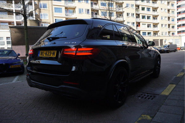 Mercedes-Benz GLC AMG 43 4MATIC Aut9 | NL AUTO | Burmester | Black on Black | Trekhaak (wegklapbaar) | 21inch | Diamond grille | Treeplanken |