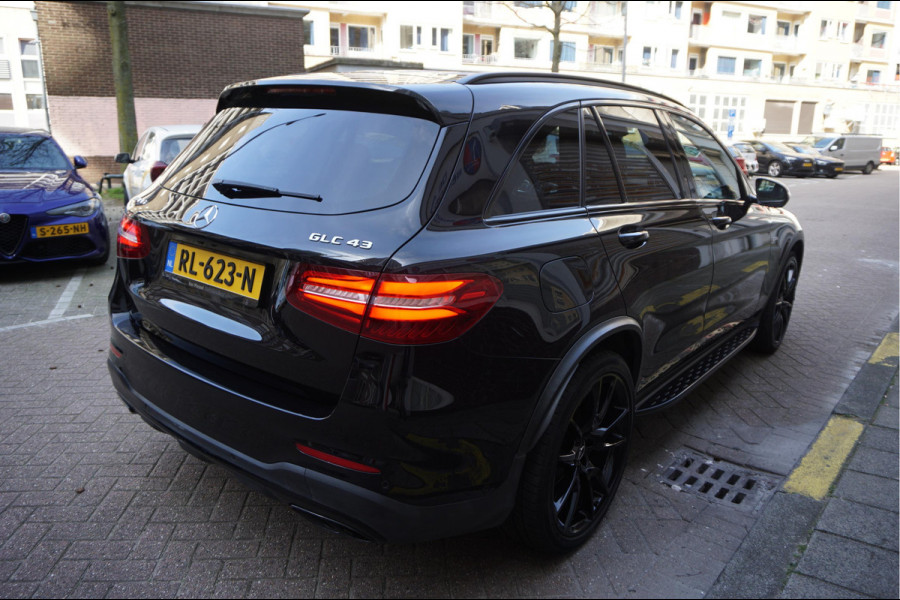 Mercedes-Benz GLC AMG 43 4MATIC Aut9 | NL AUTO | Burmester | Black on Black | Trekhaak (wegklapbaar) | 21inch | Diamond grille | Treeplanken |